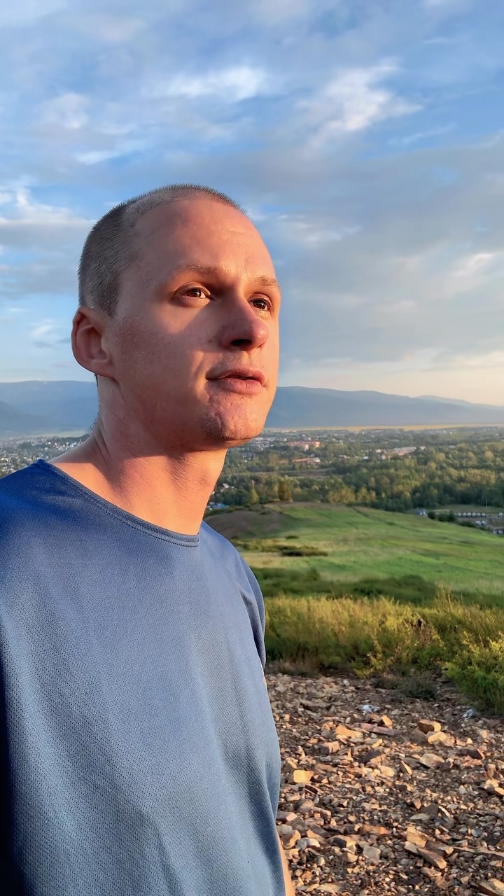 Путешественник среди гор